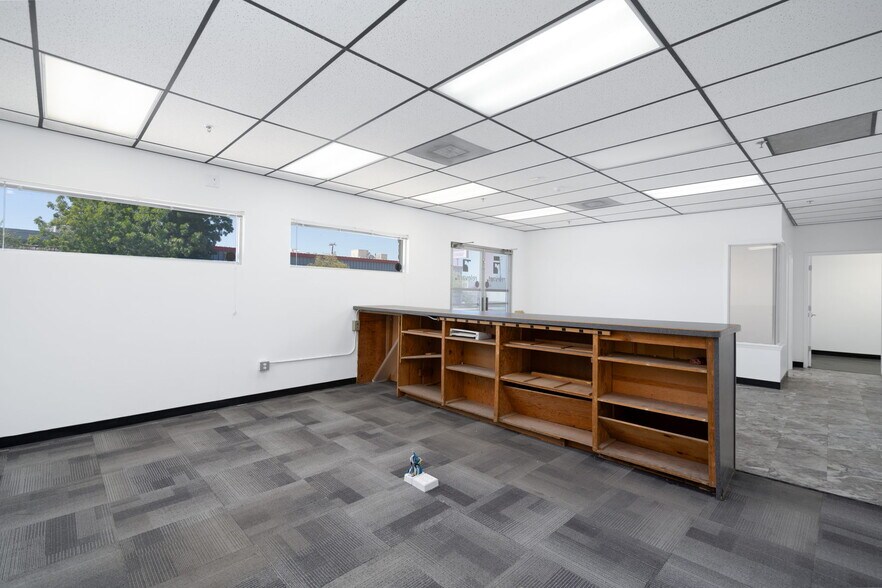 More Photos Of 320 Kentucky St, Bakersfield Manufacturing For Sale