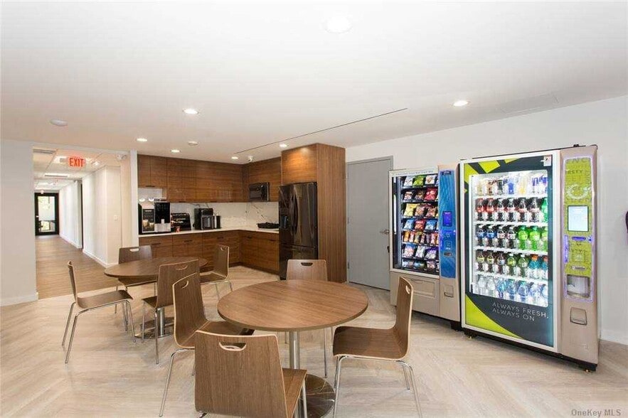 More Photos Of 185 Great Neck Rd, Great Neck Office For Lease