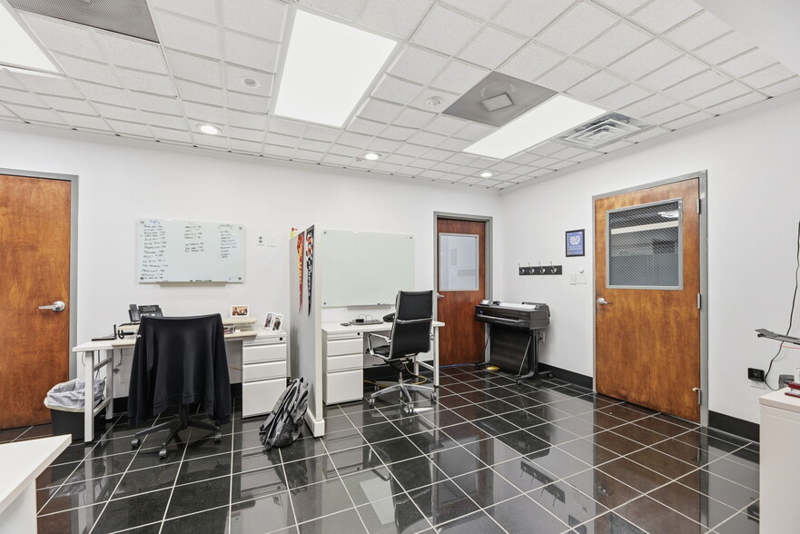 More Photos Of 2533 Hoitt Ave, Knoxville Truck Terminal For Sale