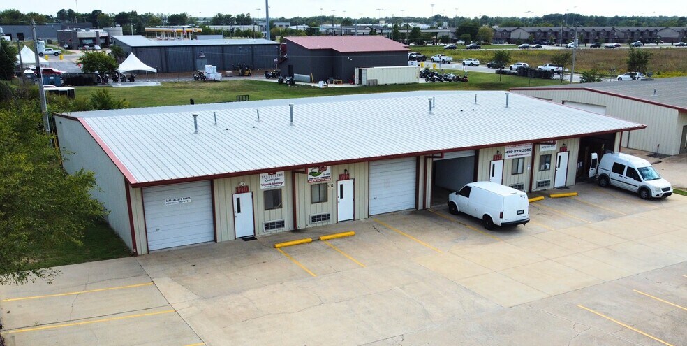 Primary Photo Of 1710-1716 W Acorn Dr, Rogers Warehouse For Lease