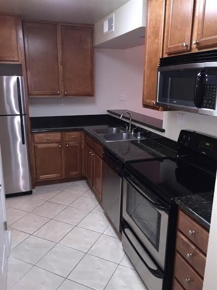 More Photos Of 7166 N Fruit Ave, Fresno Apartments For Sale