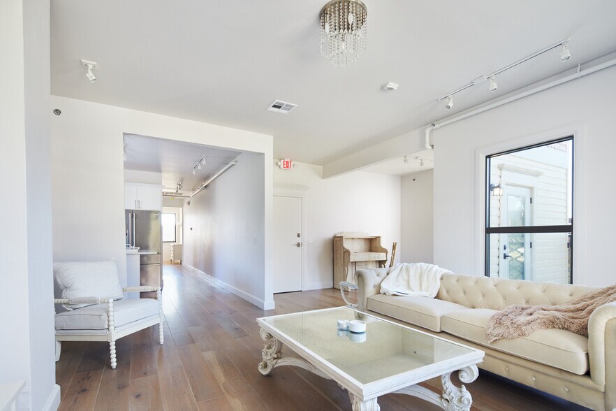 More Photos Of 614 NW 8th St, Oklahoma City Office For Sale