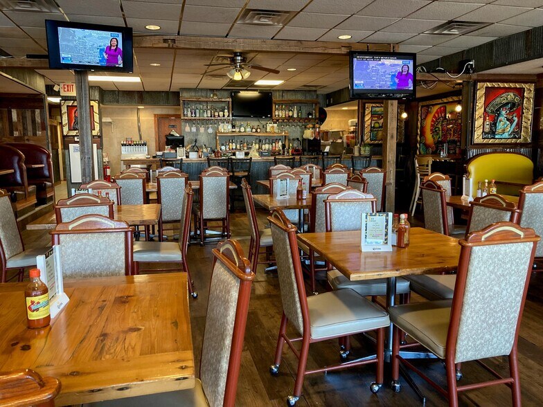 More Photos Of 516 Plaza Dr, Marshall Freestanding For Lease