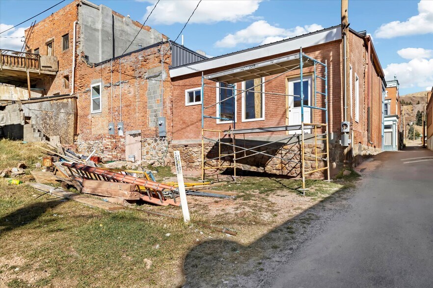 More Photos Of 310 Victor Ave, Victor General Retail For Sale