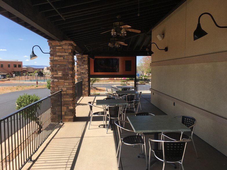 More Photos Of 2400 N Town Center Dr, Washington Restaurant For Sale