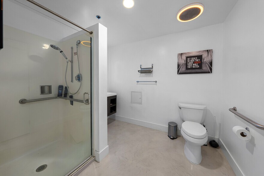 More Photos Of 950 6th Ave, San Diego Office For Sale