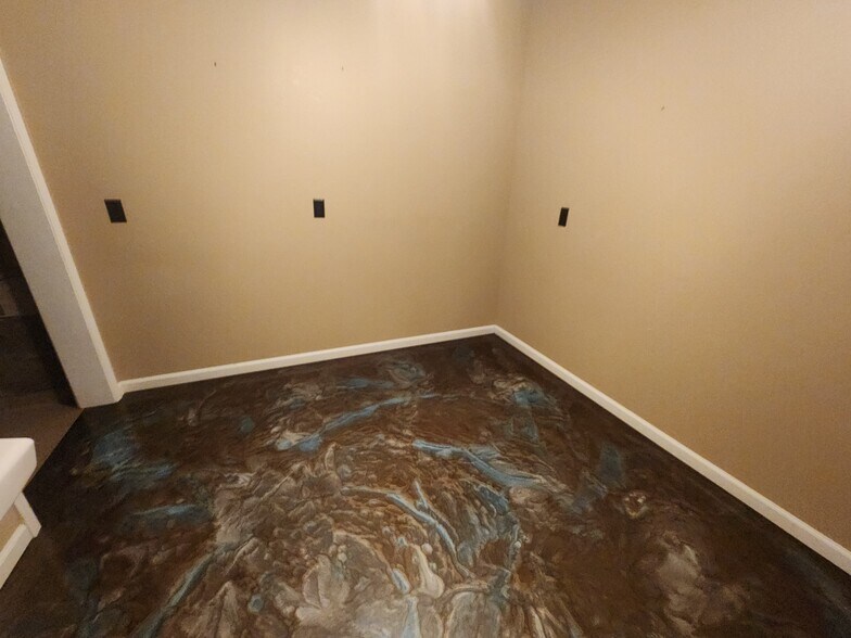 More Photos Of 109 W Poplar St, Harrisburg Specialty For Sale