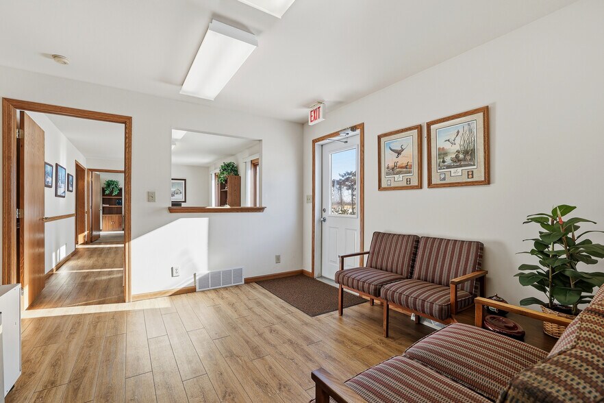 More Photos Of 5500 Prairie Dr, Plover Flex For Sale