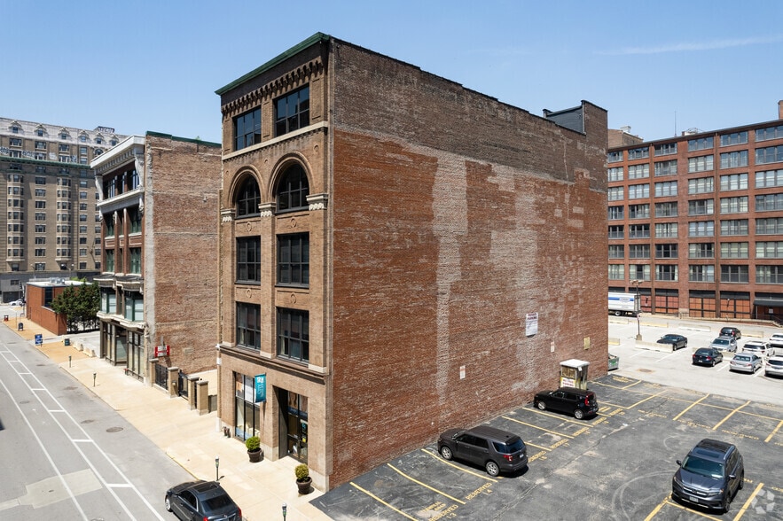 More Photos Of 1113-1115 Locust St, Saint Louis Office For Lease
