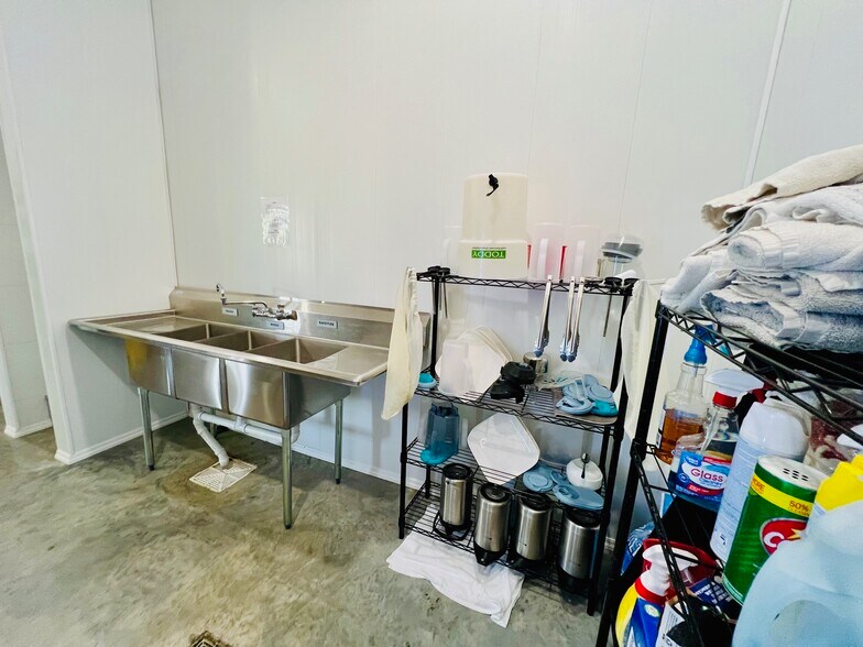 More Photos Of 211 W Highway 70, Madill Fast Food For Sale