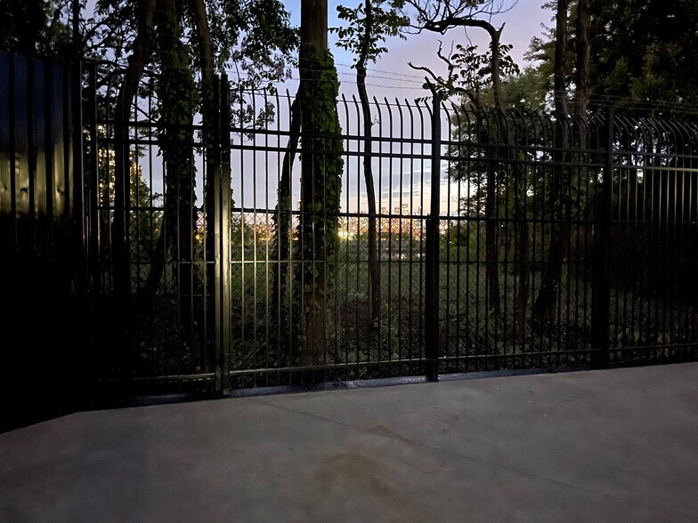 More Photos Of 25 Franklin St, Brooklyn Light Manufacturing For Lease