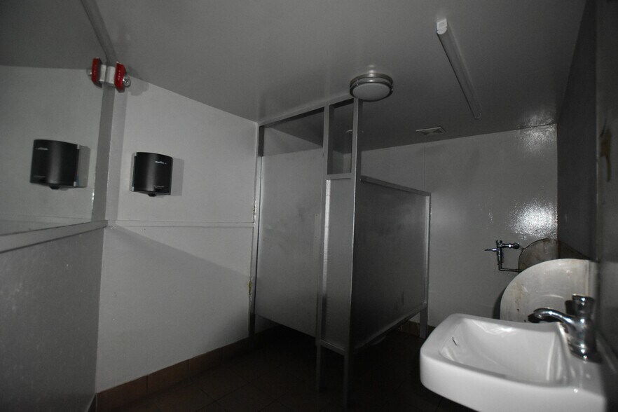 More Photos Of 921 Texas Ave, Texas City Service For Sale