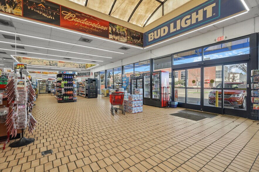 More Photos Of 1715 Walnut St, Red Bluff Service Station For Sale