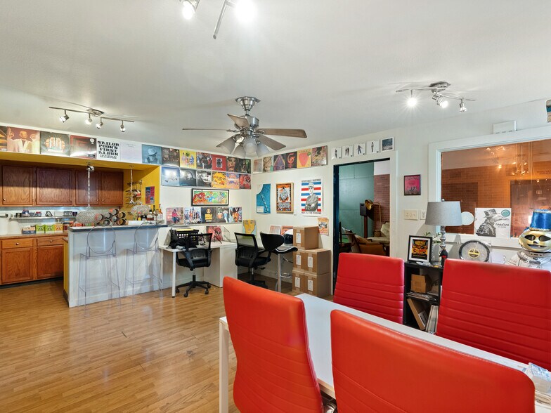 More Photos Of 1200 Gibson Street, Austin Bar For Sale