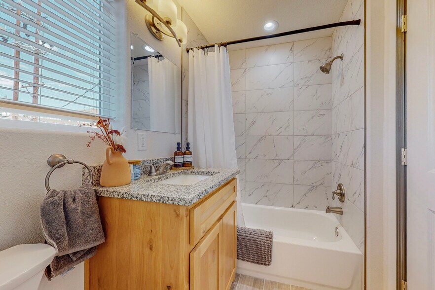 More Photos Of 615 Iron Ave SW, Albuquerque Apartments For Sale