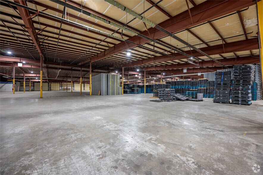 More Photos Of 325 12th St SE, Linton Manufacturing For Lease