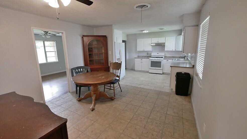 More Photos Of 7115 Satsuma Dr, Houston Unknown For Lease