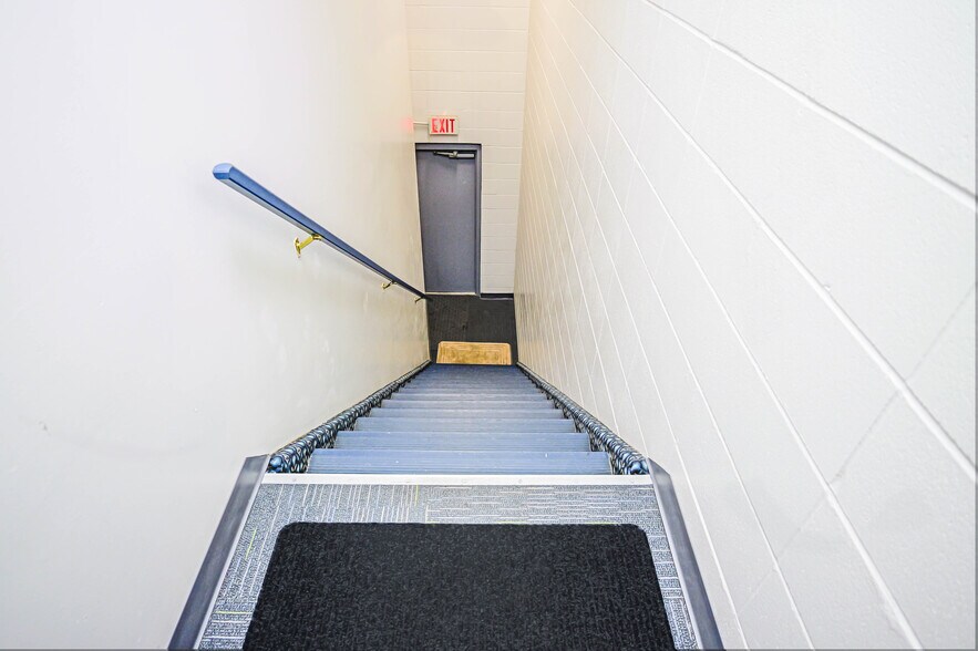 More Photos Of 3460 93 St NW, Edmonton Office For Lease