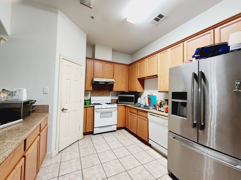 More Photos Of 12989 Bellaire Blvd, Houston Storefront For Sale