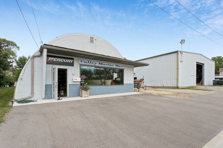 Primary Photo Of 100 Water St, Menasha General Retail For Sale