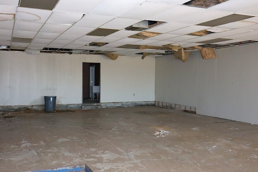 More Photos Of 501 Plaza Dr, Enterprise Storefront Retail Office For Sale