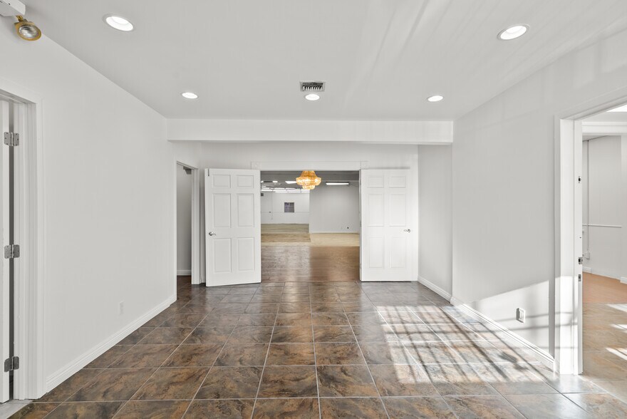 More Photos Of 7225 Fulton Ave, North Hollywood Warehouse For Sale