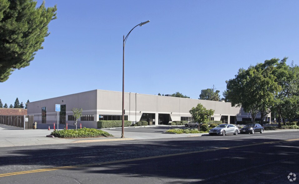 More Photos Of 105 Bonaventura Dr, San Jose Research And Development For Lease