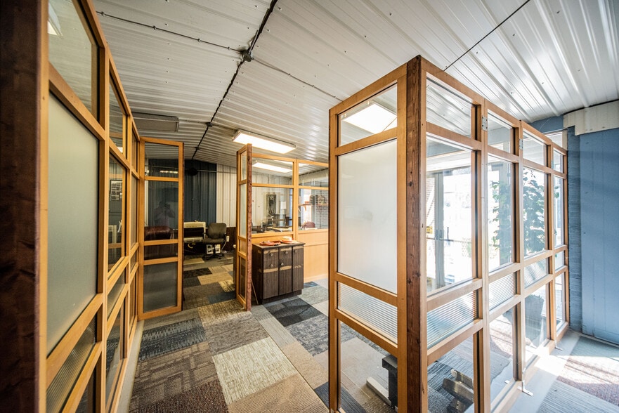 More Photos Of 501 Lakeshore Dr, Kuttawa Warehouse For Sale