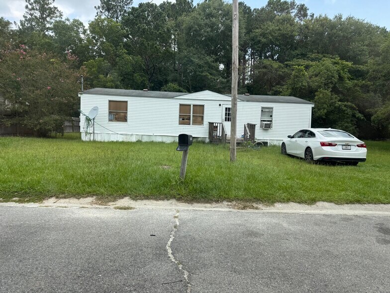 More Photos Of 1940 Danielle Dr, Waycross Apartments For Sale