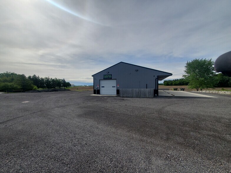 More Photos Of 1579 E Wyandot Ave, Upper Sandusky General Retail For Sale