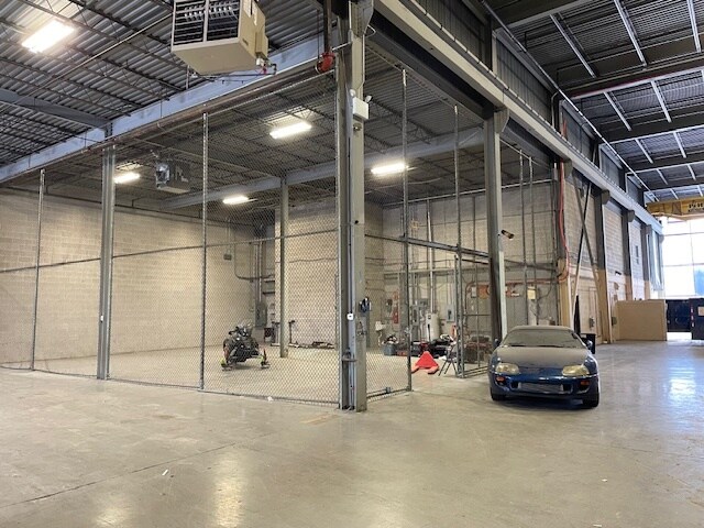 More Photos Of 543 W Algonquin Rd, Arlington Heights Warehouse For Sale