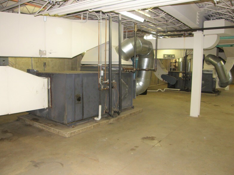 More Photos Of 2112 Industrial Dr, Niles Manufacturing For Sale