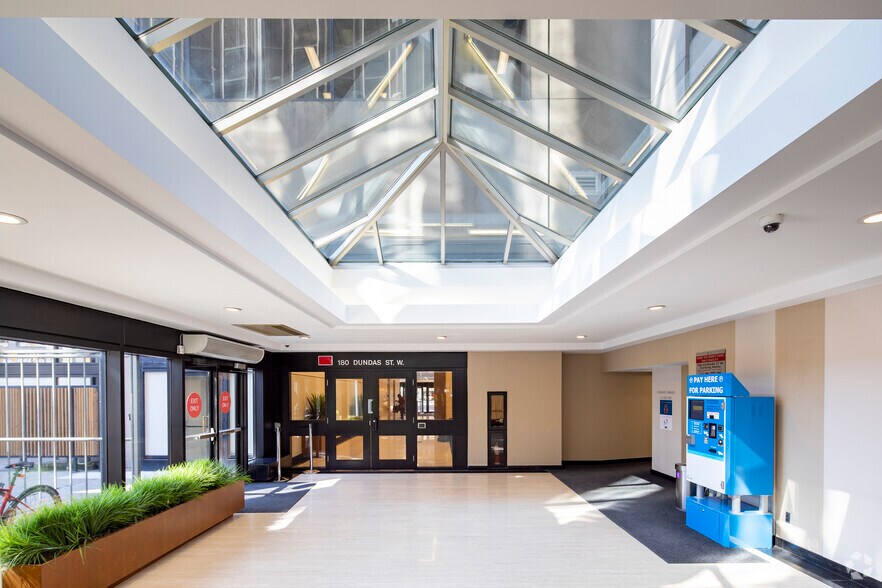 More Photos Of 180 Dundas St W, Toronto Office For Lease