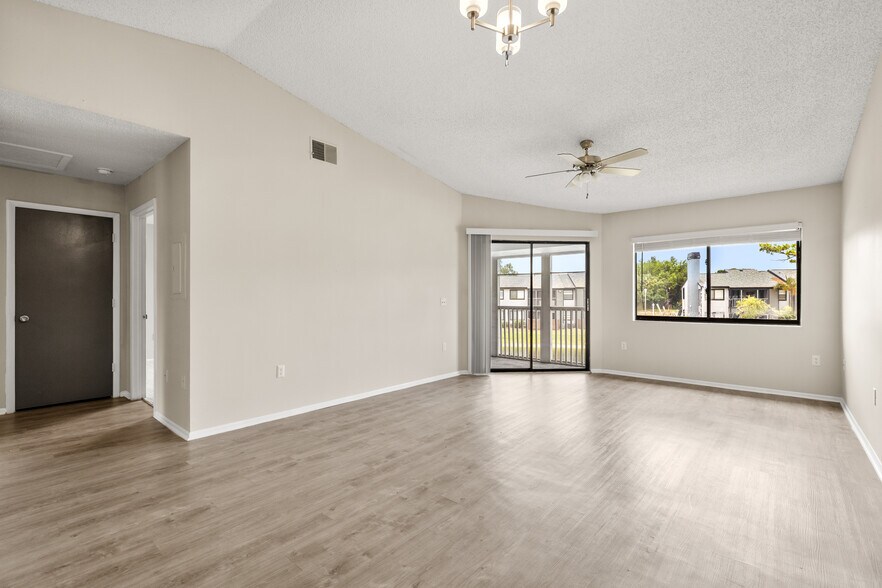 More Photos Of 5933 28th Ave W, Bradenton Apartments For Sale