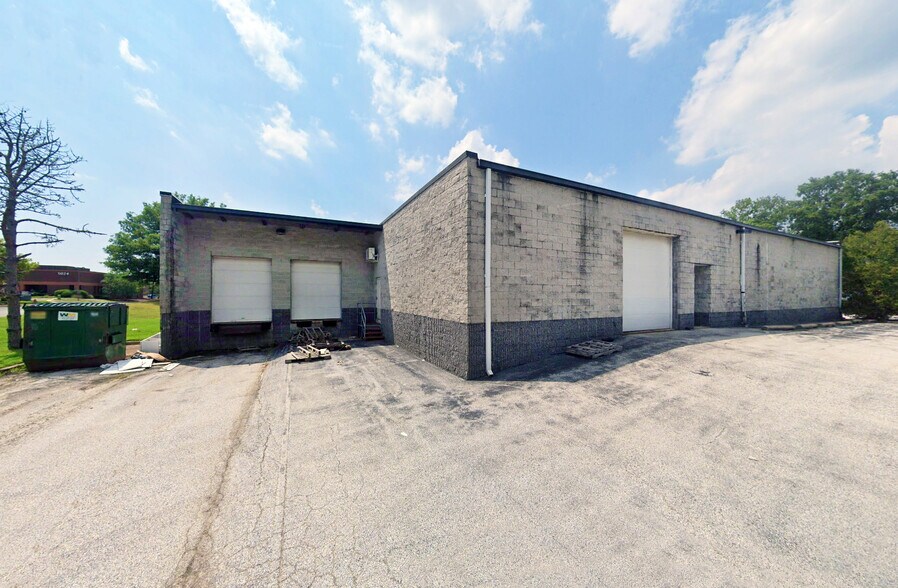 More Photos Of 8363 Town Center Ct, Nottingham Showroom For Sale