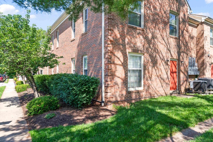 More Photos Of 9236-9248 Mosby St, Manassas Office For Lease