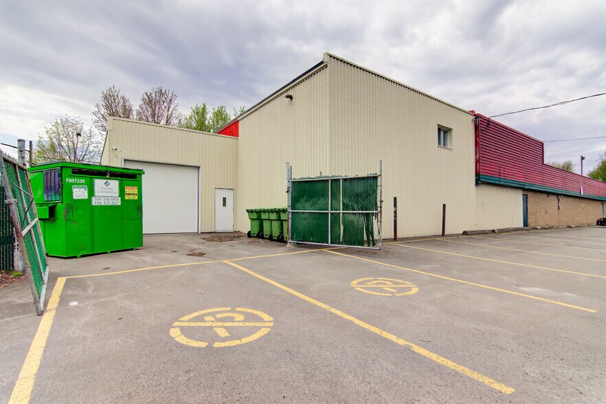 More Photos Of 988 Boul Saint-Jean-Baptiste, Mercier Freestanding For Lease