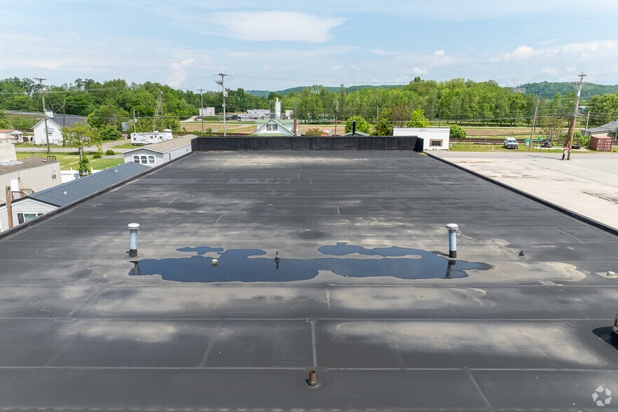More Photos Of 412 Wurtland Ave, Greenup Freestanding For Lease