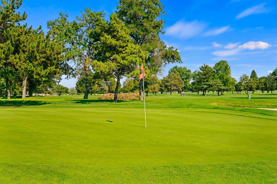 More Photos Of 31 Ray Rd, Sunnyside Sports And Entertainment For Sale