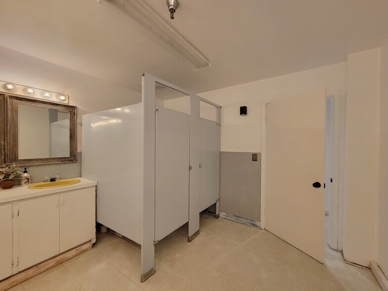 More Photos Of 114 N Lewis St, Monroe Freestanding For Lease