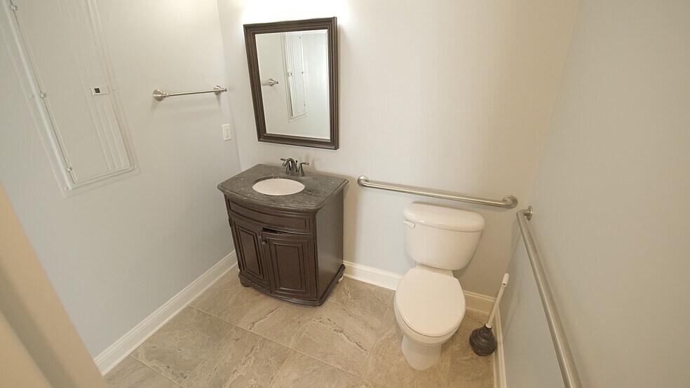 More Photos Of 239-243 River Park North Dr, Woodstock Medical For Sale