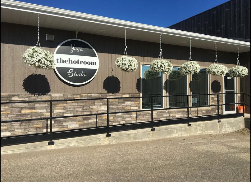 More Photos Of 1001 Main Street, Kindersley Office Residential For Sale