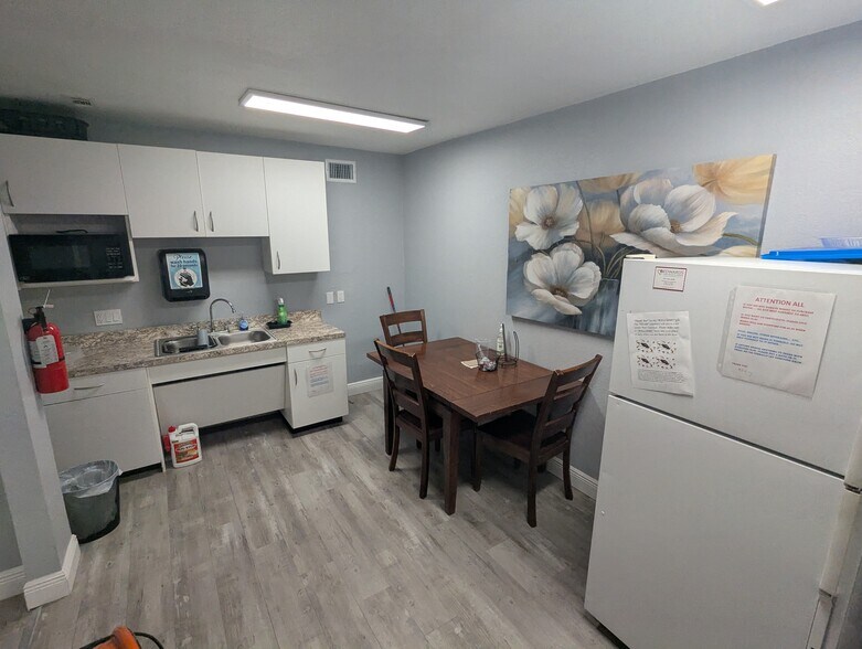 More Photos Of 8411 N Interstate 35, Austin Office For Lease