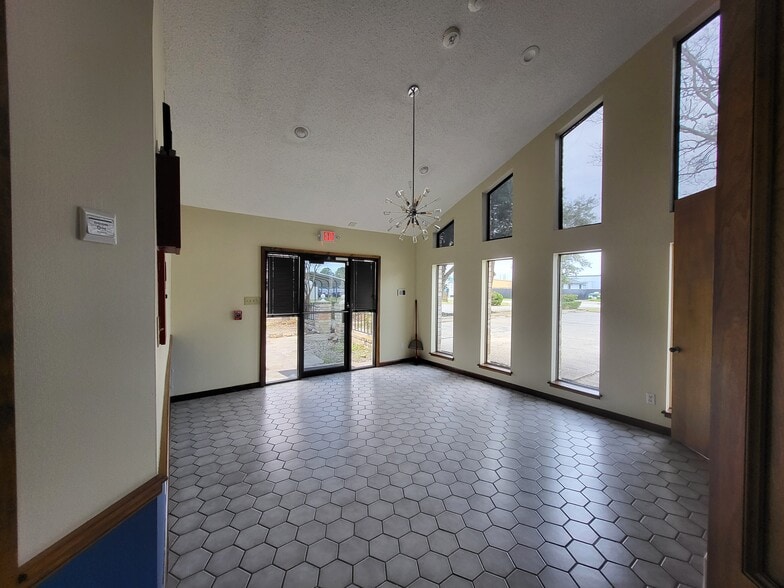 More Photos Of 20817 Sunshine Ln, Spring Office Residential For Lease