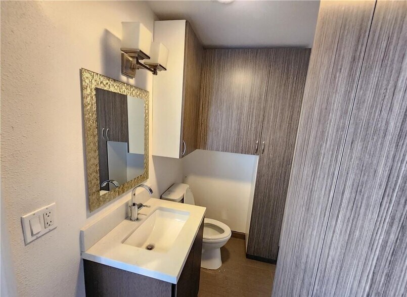 More Photos Of 12970 Branford St, Pacoima Warehouse For Lease