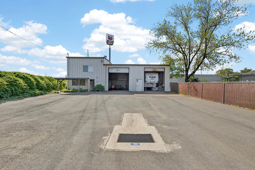More Photos Of 652 E Lockeford St, Lodi Auto Repair For Sale