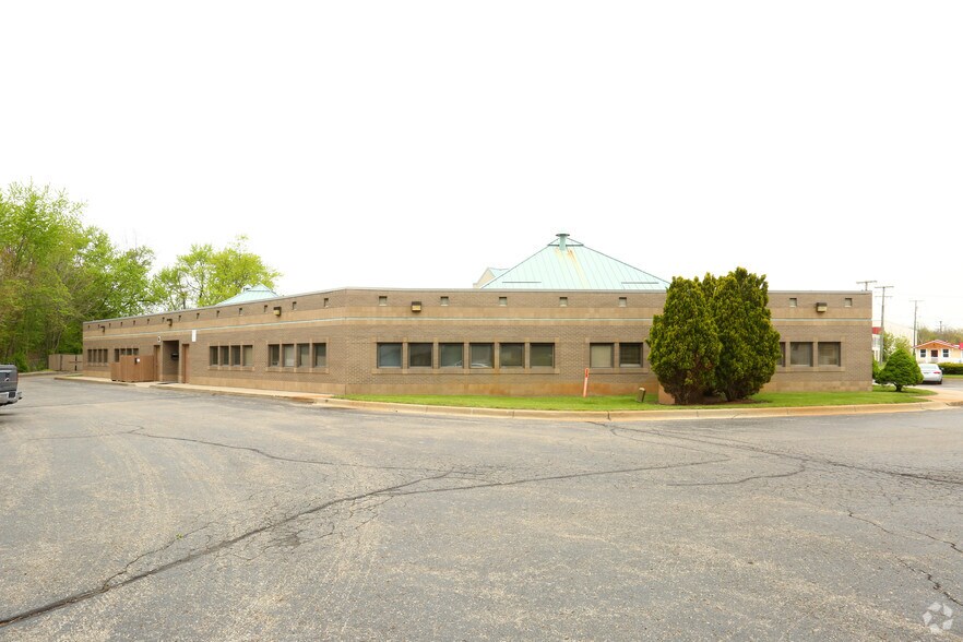 More Photos Of 10524 E Grand River Ave, Brighton Office For Lease