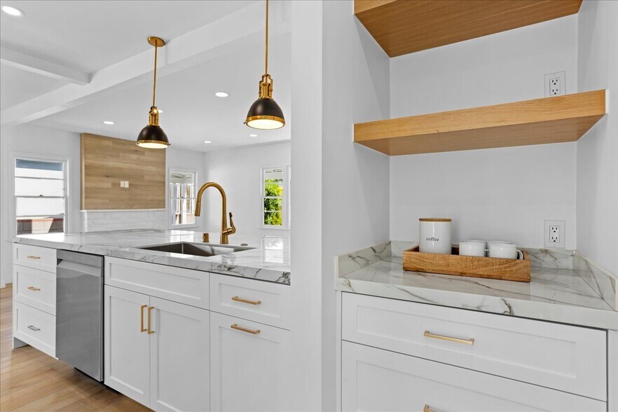 More Photos Of 2218 24th St, Santa Monica Apartments For Sale