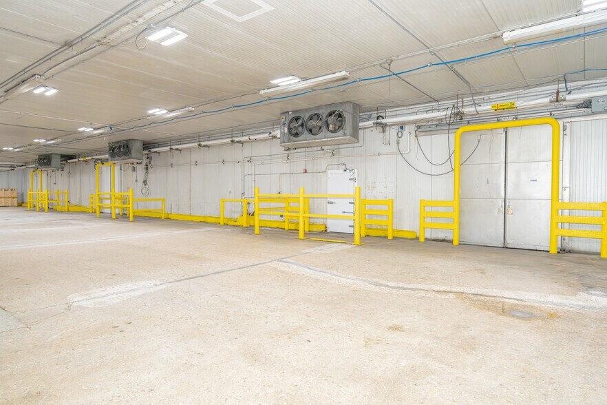 More Photos Of 18770 NE 6th Ave, Miami Refrigeration Cold Storage For Lease