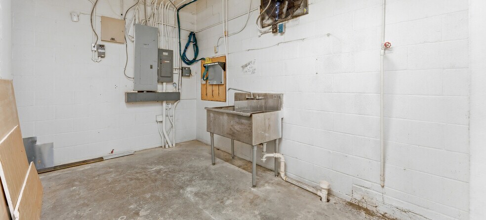 More Photos Of 180 Willey St, Morgantown Storefront For Sale